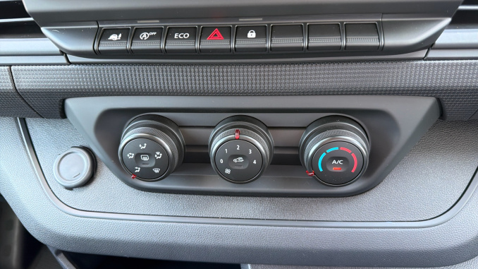 Renault Trafic Swb Diesel SL30 Blue dCi 130 Advance [Safety] Van - Image 29